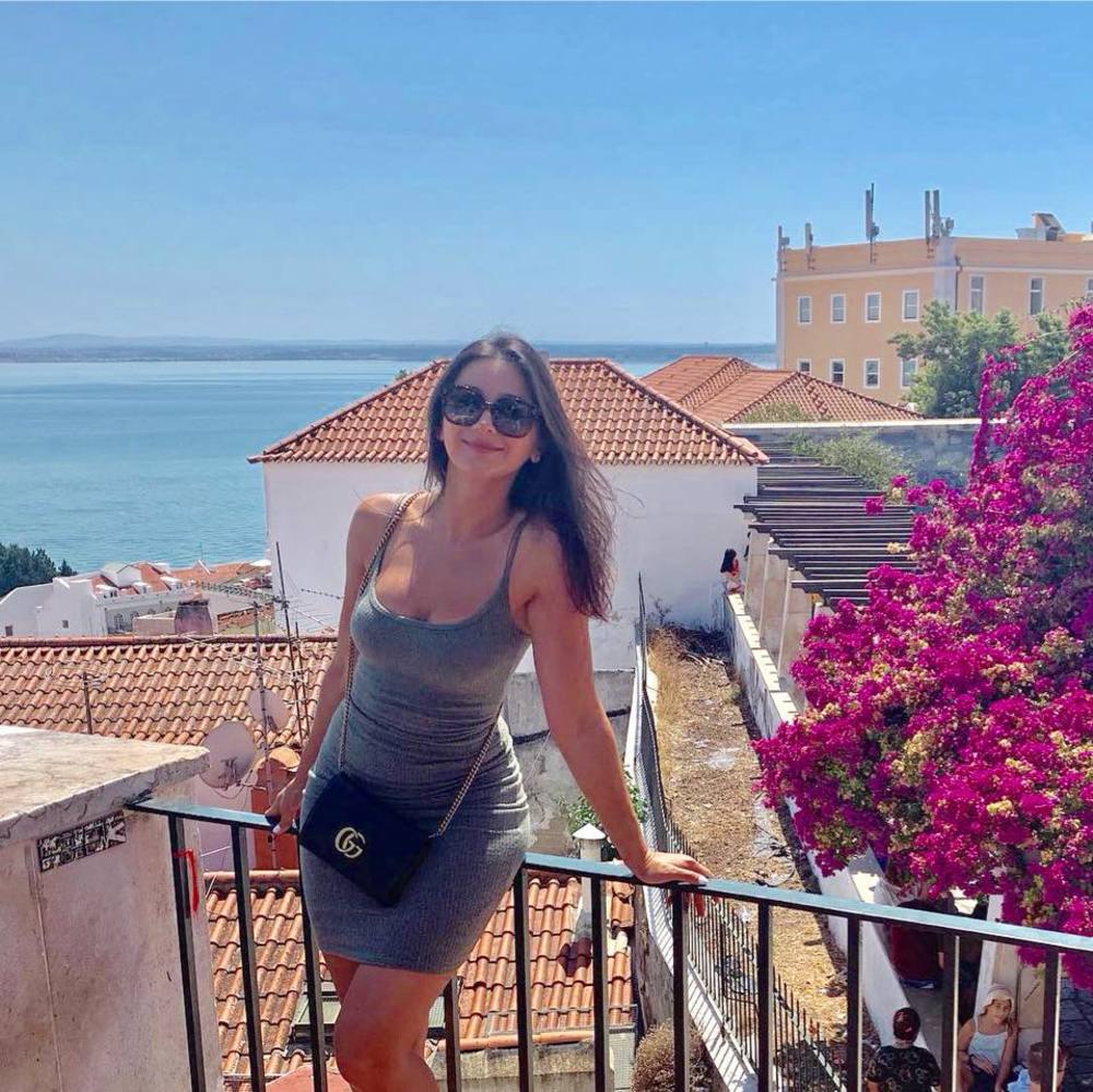 Meet your Posher, Teona